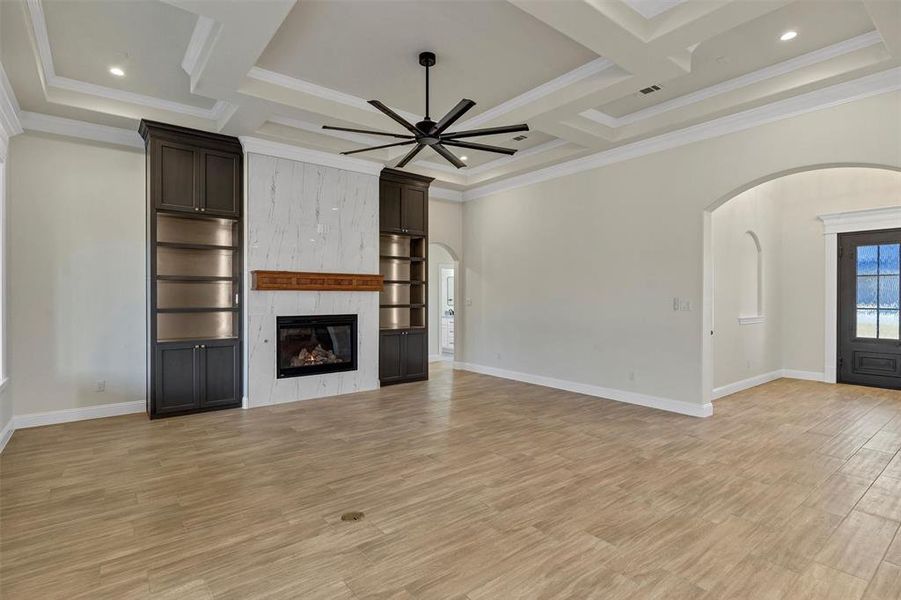 Spacious, unfurnished interior of a new home in , Granbury (Image 25).