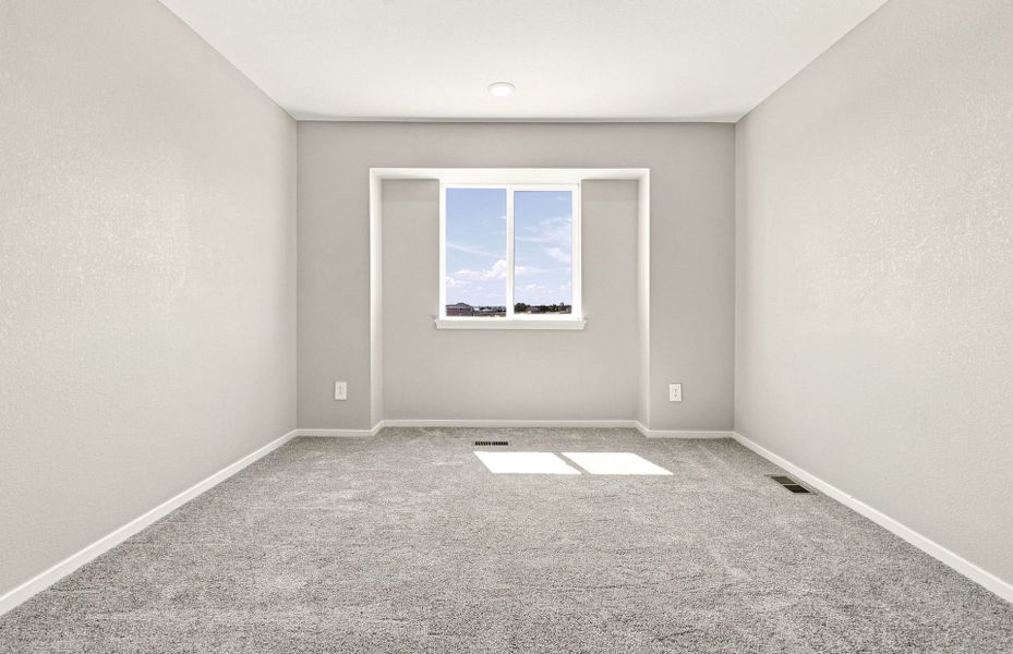 Spacious, unfurnished interior of a new home in Murata Farms, Fort Lupton (Image 37).