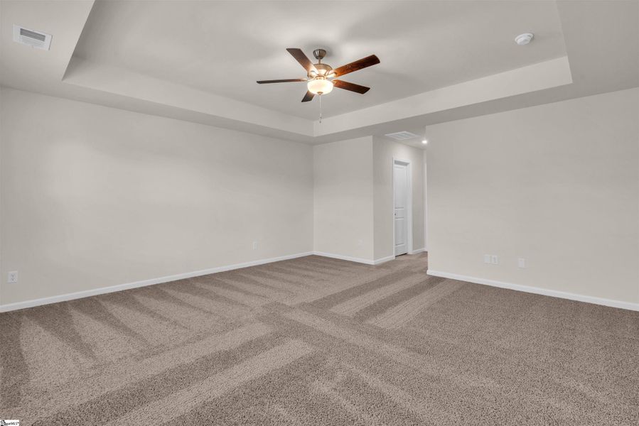 Spacious, unfurnished interior of a new home in Halton Oaks, Spartanburg (Image 20).