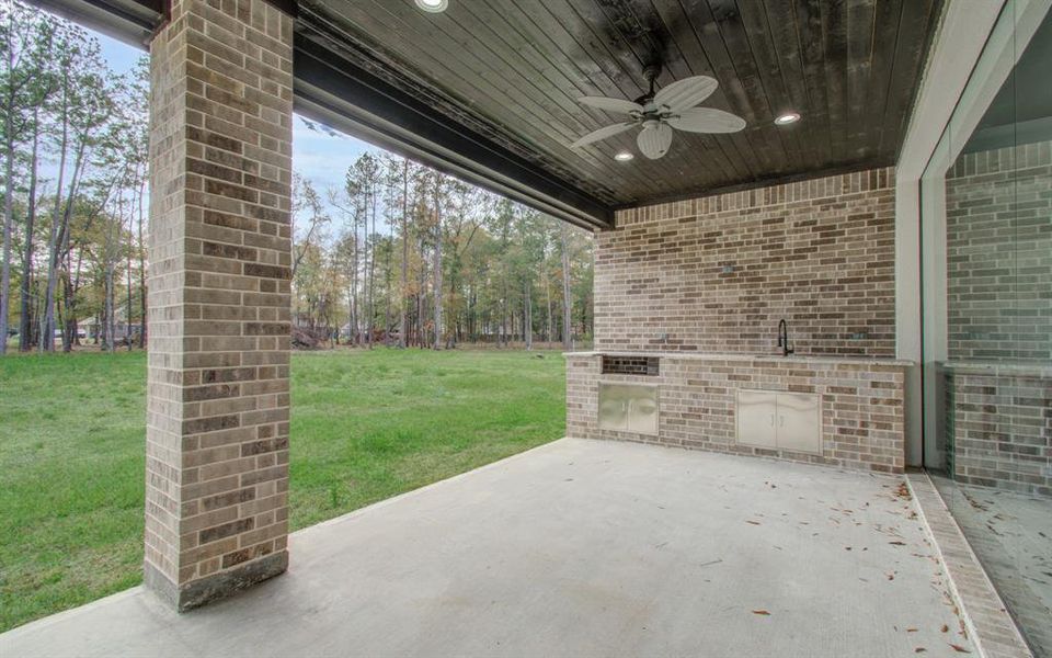 OUTDOOR KITCHEN