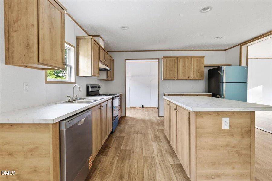 23-5737 Lloyd Rd-23