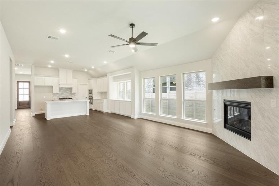 Spacious, unfurnished interior of a new home in Painted Tree Woodland District 50, McKinney (Image 18). Spacious, unfurnished interior of a new home in Painted Tree Woodland District 50, McKinney (Image 18).