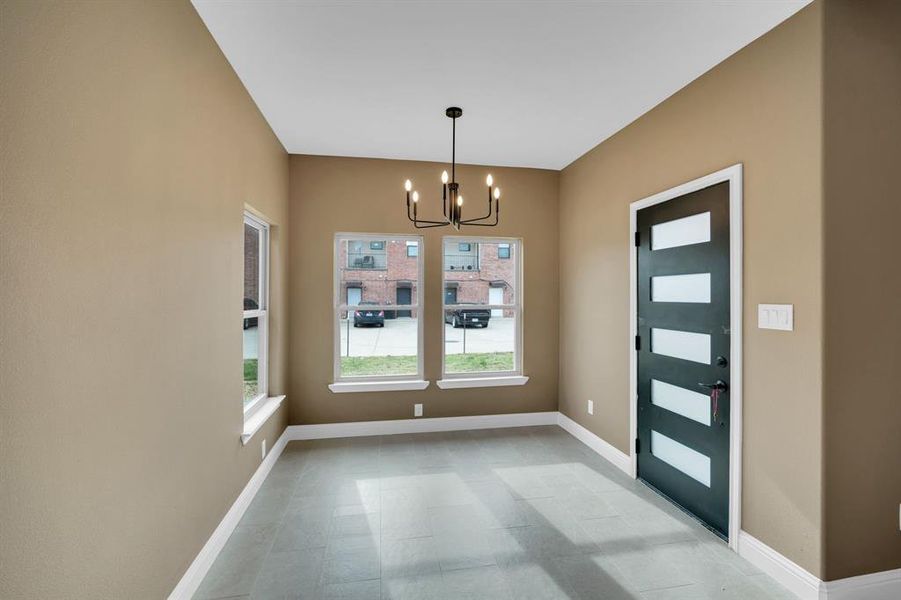 Eat-in-kitchen Eat-in-kitchen