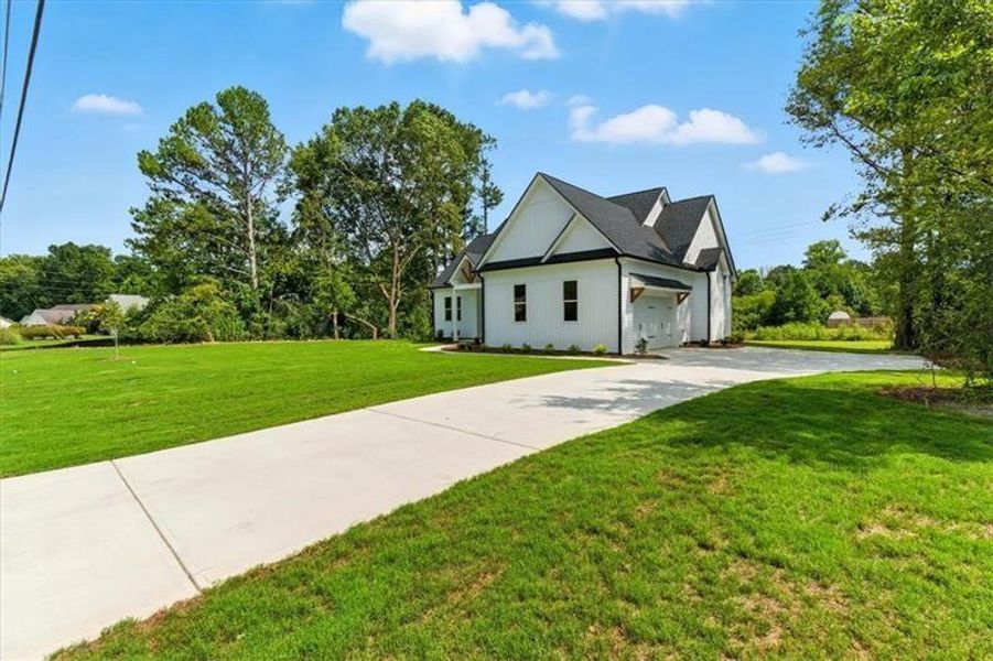 Front exterior of a new home in , Rome, GA, highlighting curb appeal (Image 1). Front exterior of a new home in , Rome, GA, highlighting curb appeal (Image 1).