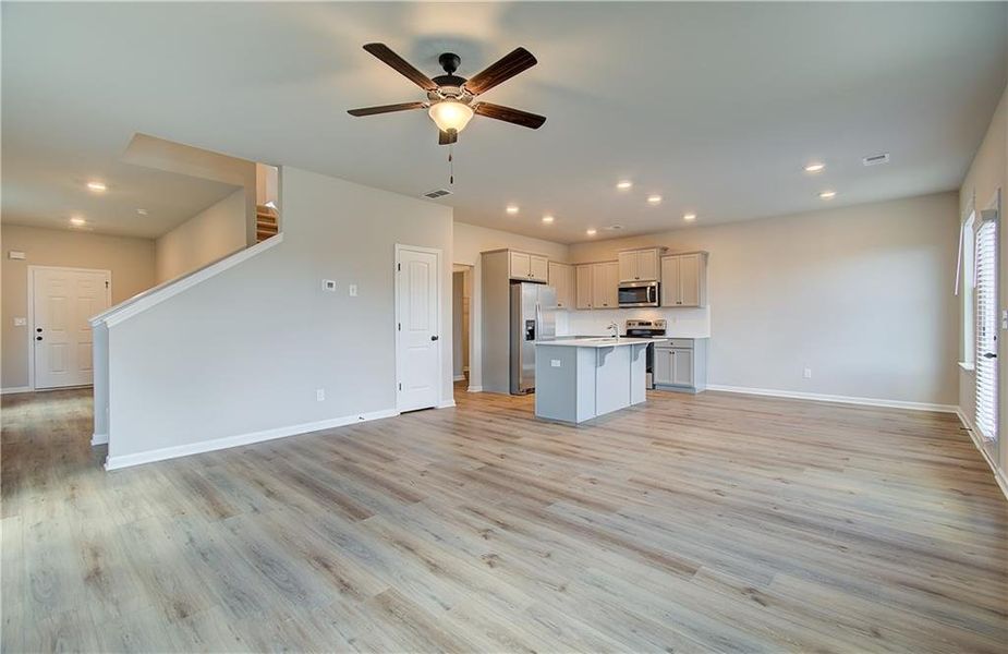 Spacious, unfurnished interior of a new home in Towne Center, Hampton (Image 23).