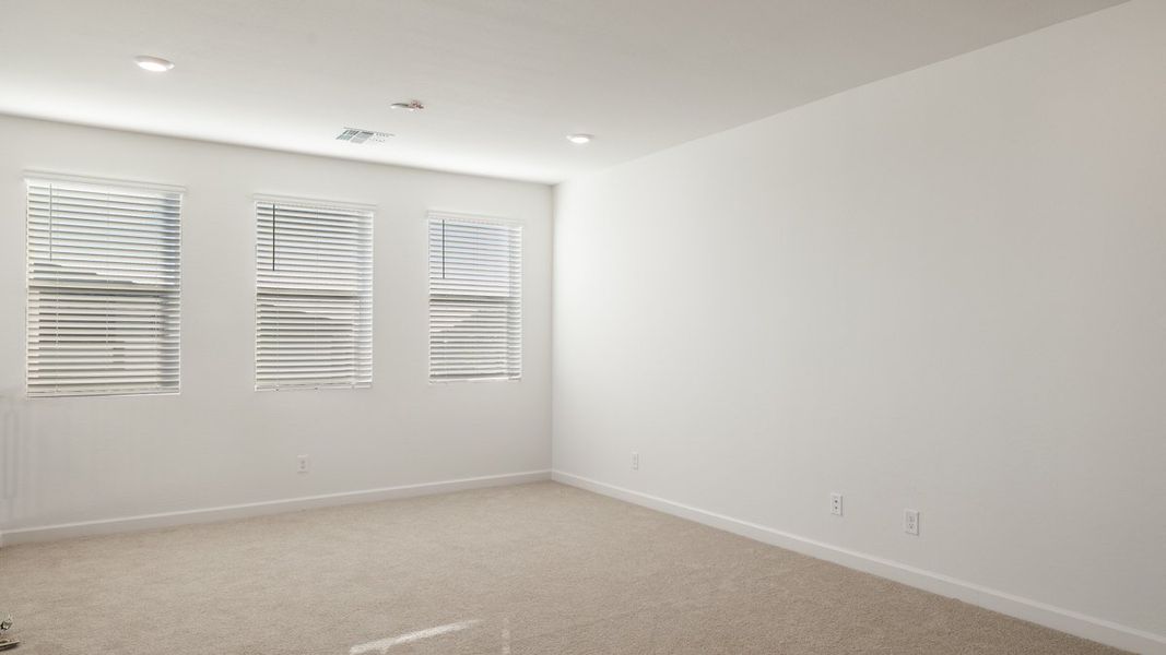 Spacious, unfurnished interior of a new home in Aloravita, Peoria (Image 27).