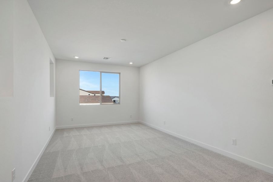 Spacious, unfurnished interior of a new home in Soleo, San Tan Valley (Image 32).