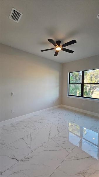 Spacious, unfurnished interior of a new home in , Tampa (Image 33).