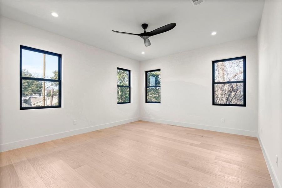 Spacious, unfurnished interior of a new home in , Dallas (Image 20).