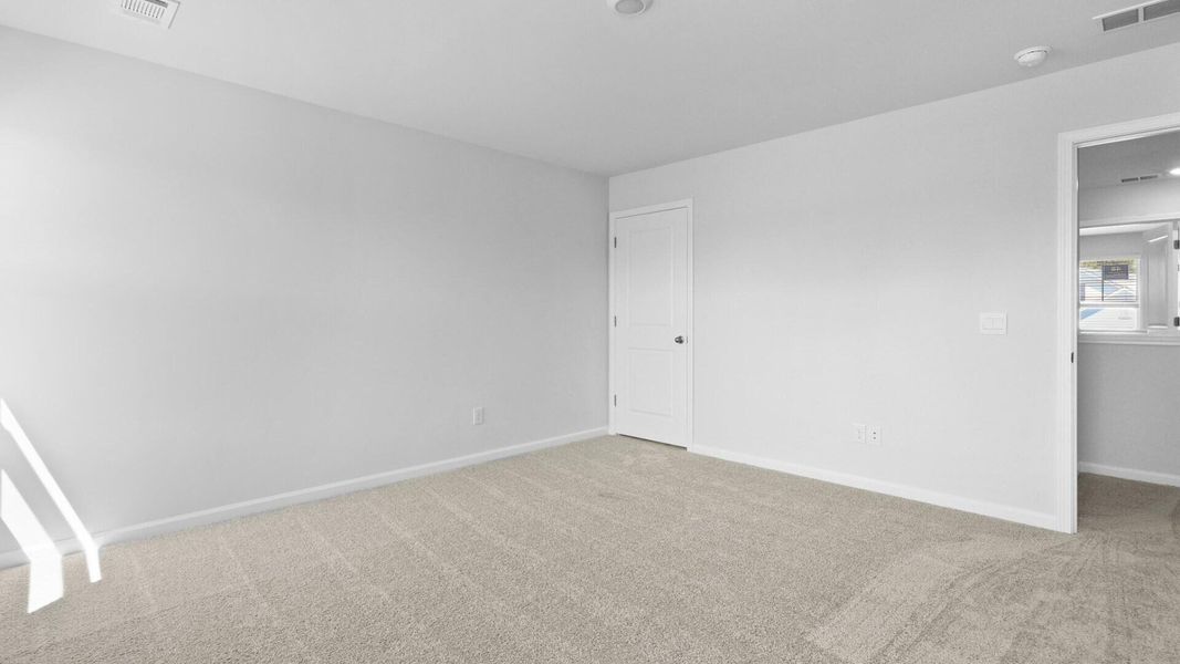 Spacious, unfurnished interior of a new home in Lakeview at Kitfield, Moncks Corner (Image 15).