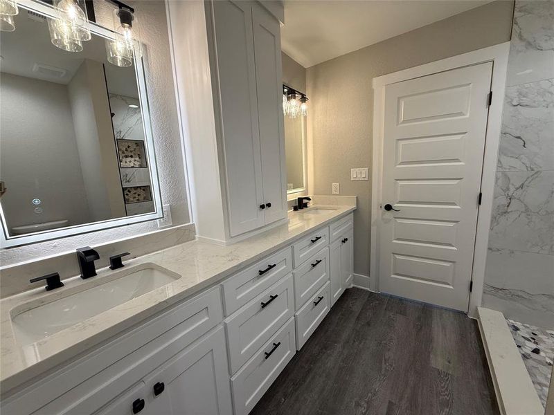 Furnished interior view inside a new home in , Corsicana (Image 5).