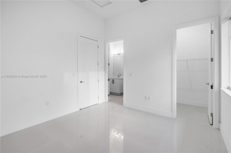 Spacious, unfurnished interior of a new home in , Davie (Image 32).