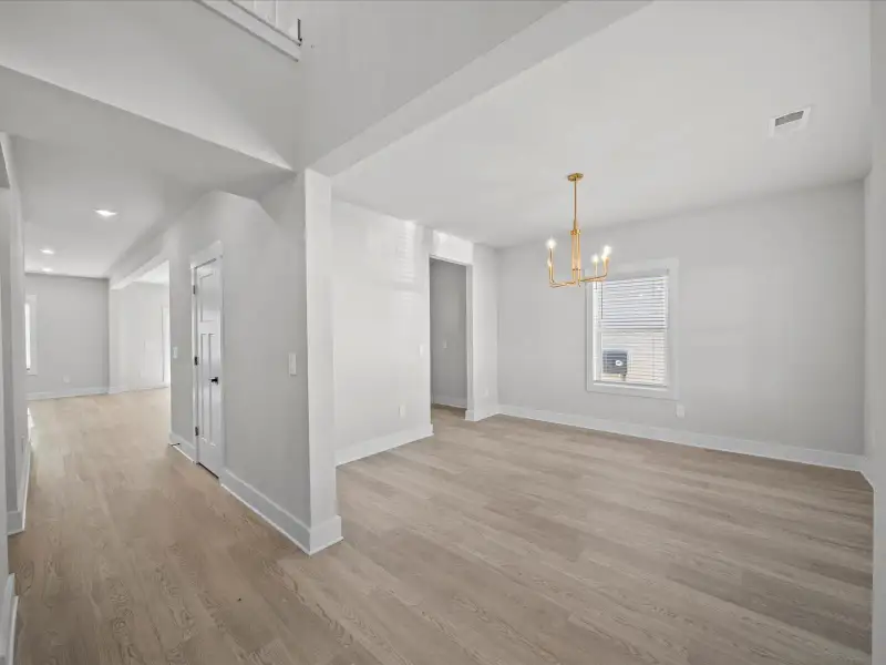 Spacious, unfurnished interior of a new home in Ashby Woods, Boiling Springs (Image 9).