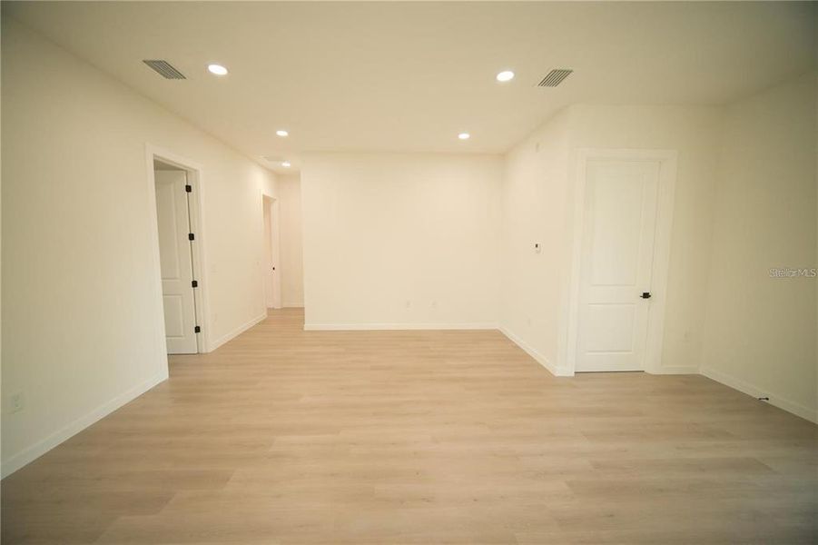 Spacious, unfurnished interior of a new home in , Ocala (Image 33).