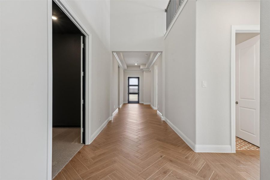 Spacious, unfurnished interior of a new home in Sienna 65', Missouri City (Image 37).