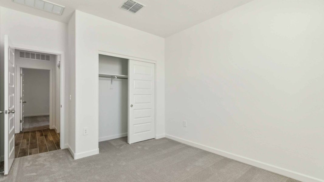 Spacious, unfurnished interior of a new home in Quail Ranch, San Tan Valley (Image 25).