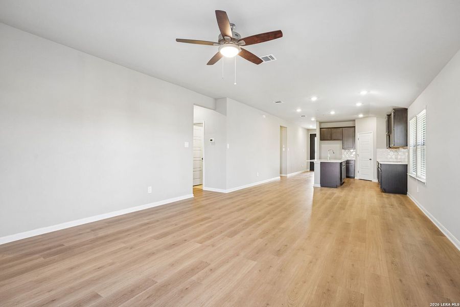 Spacious, unfurnished interior of a new home in Remington Ranch, San Antonio (Image 21).
