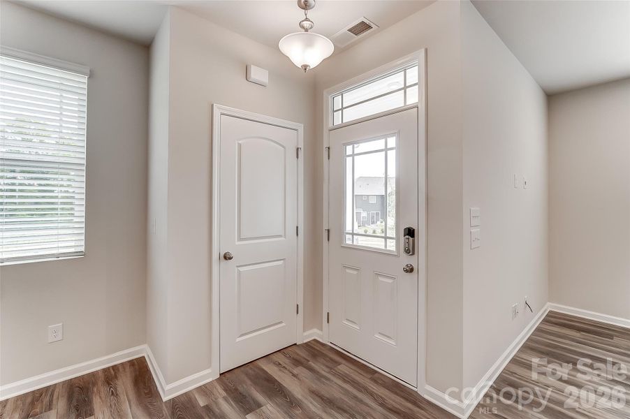 Spacious, unfurnished interior of a new home in Cheyney, Charlotte (Image 22).