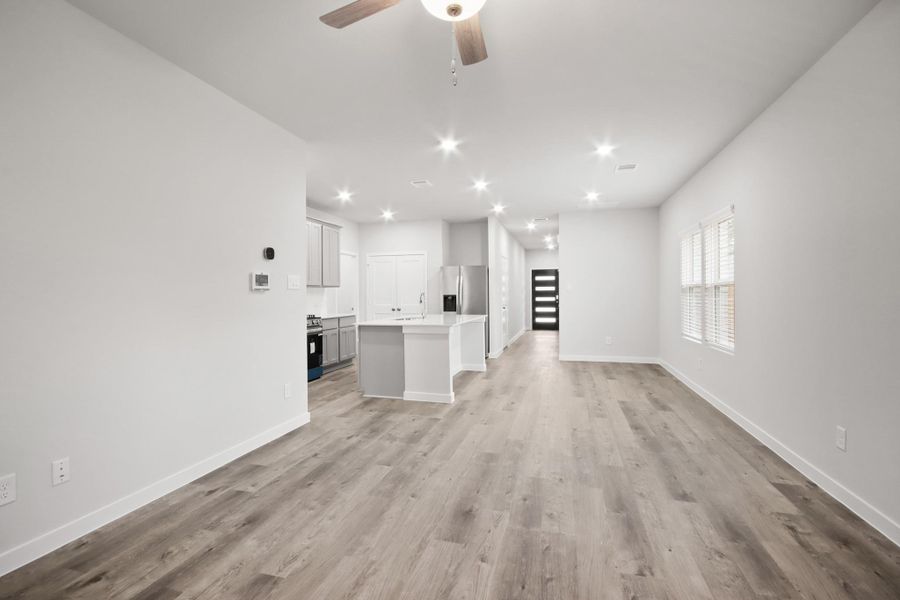 Spacious, unfurnished interior of a new home in Lakes at Black Oak, Magnolia (Image 18).