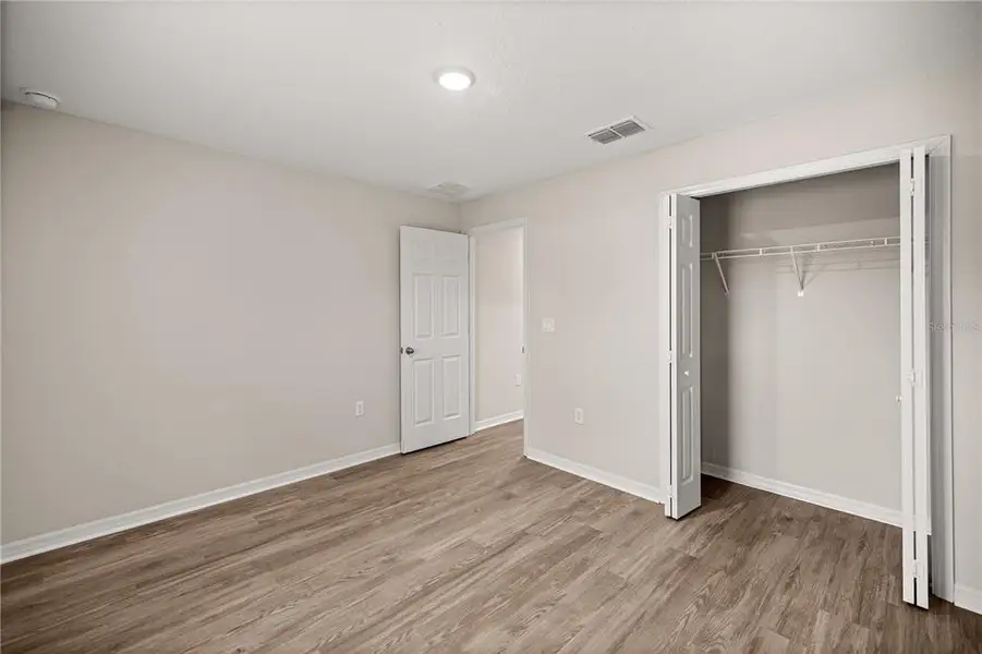 Spacious, unfurnished interior of a new home in , Ocala (Image 14).