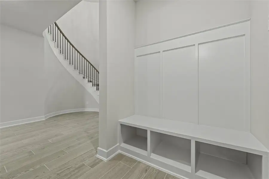 Representative image. Features, selections and colors may vary.