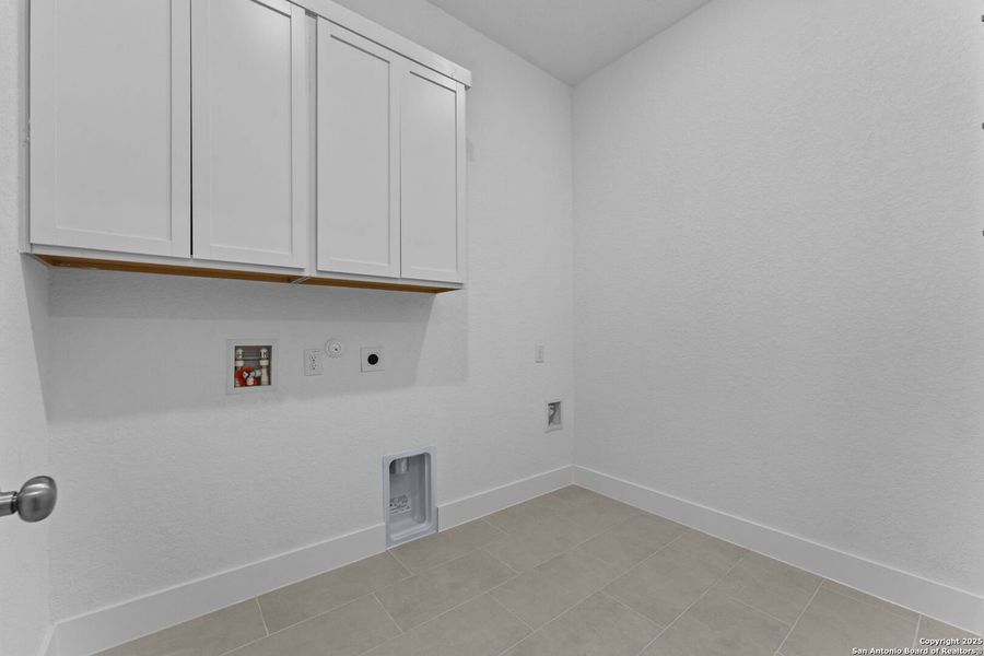 Spacious, unfurnished interior of a new home in , New Braunfels (Image 25).