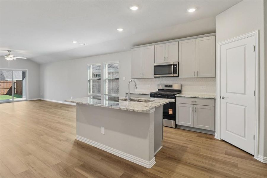 Furnished interior view inside a new home in Southridge - Signature Series, McKinney (Image 11). Furnished interior view inside a new home in Southridge - Signature Series, McKinney (Image 11).