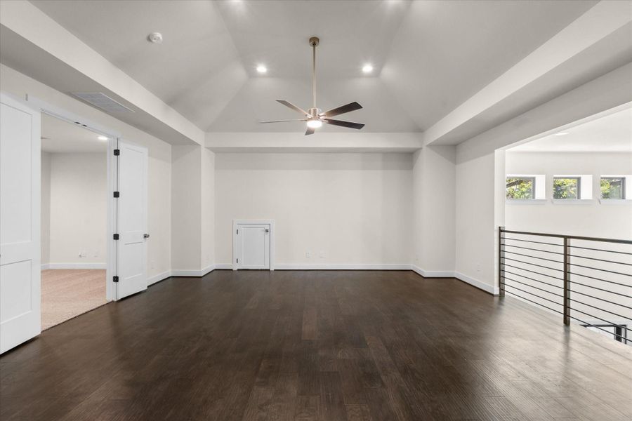 Spacious, unfurnished interior of a new home in , Houston (Image 22).