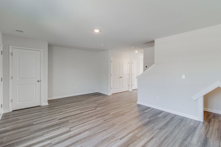 Spacious, unfurnished interior of a new home in Astoria, Columbia (Image 16).