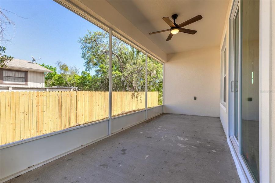 Exterior details and patio area of a home in , Daytona Beach (Image 4).