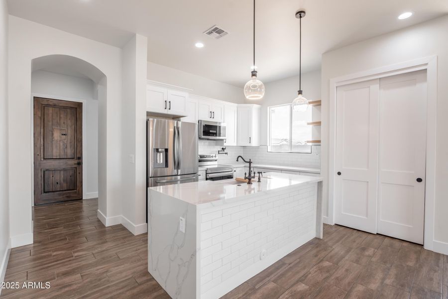 Kitchen (1) Kitchen (1)