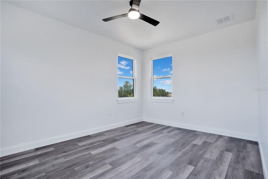 Spacious, unfurnished interior of a new home in , Lake Alfred (Image 31).