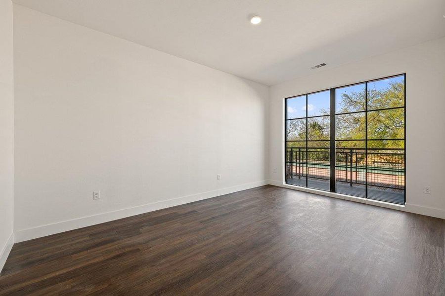 Spacious, unfurnished interior of a new home in , Austin (Image 5).