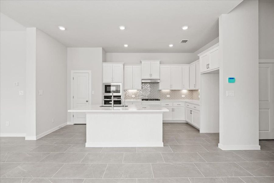 Furnished interior view inside a new home in Village at Three Oaks, Seguin (Image 9). Furnished interior view inside a new home in Village at Three Oaks, Seguin (Image 9).