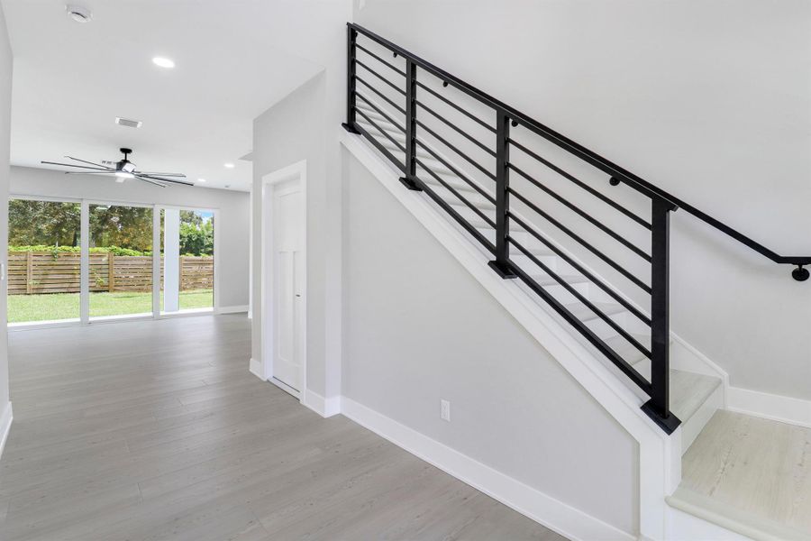 Spacious, unfurnished interior of a new home in , Jensen Beach (Image 41).