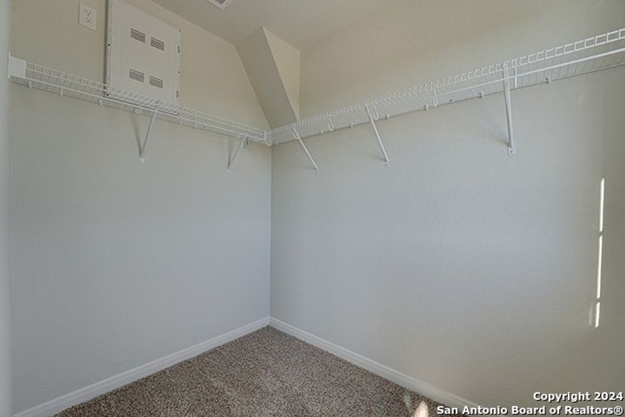 Spacious, unfurnished interior of a new home in Blue Ridge Ranch, San Antonio (Image 10).