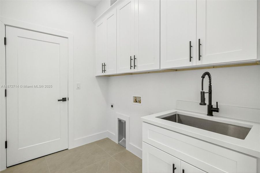 Furnished interior view inside a new home in , Lehigh Acres (Image 9). Furnished interior view inside a new home in , Lehigh Acres (Image 9).