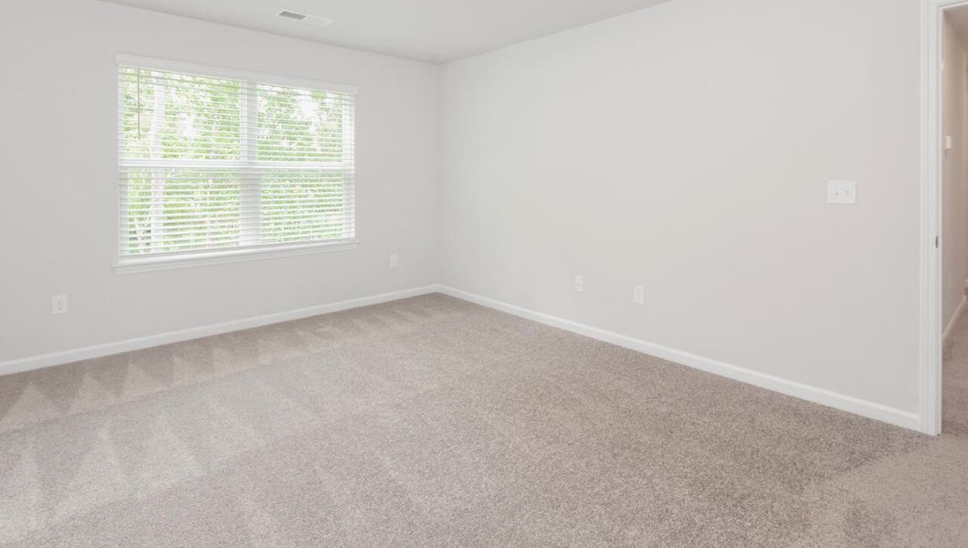 Spacious, unfurnished interior of a new home in Eagle Creek, Bolivia (Image 16).