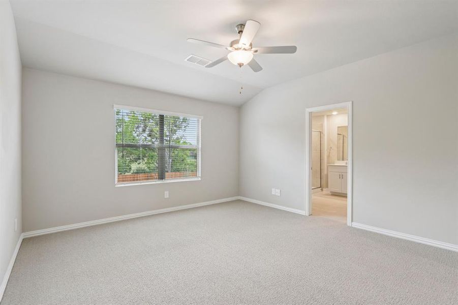 Spacious, unfurnished interior of a new home in Westmoor, Sherman (Image 26).