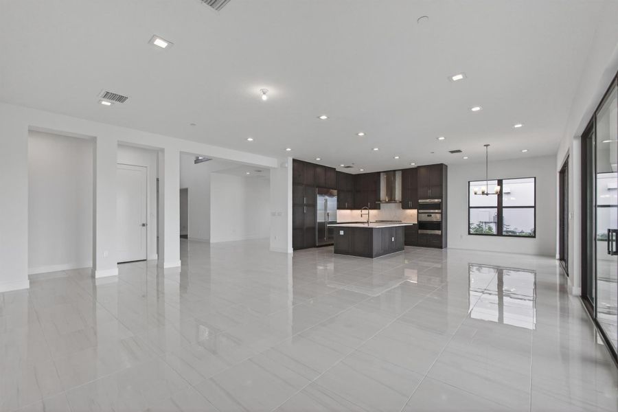 Spacious, unfurnished interior of a new home in Apex at Avenir, Palm Beach Gardens (Image 41).