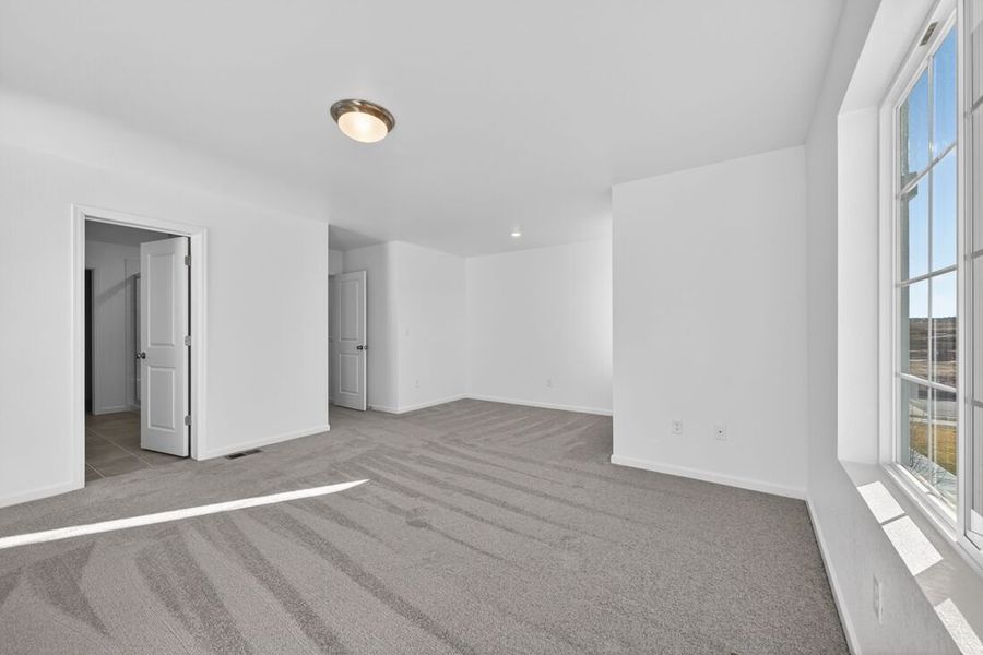 Spacious, unfurnished interior of a new home in Parterre, Thornton (Image 13).