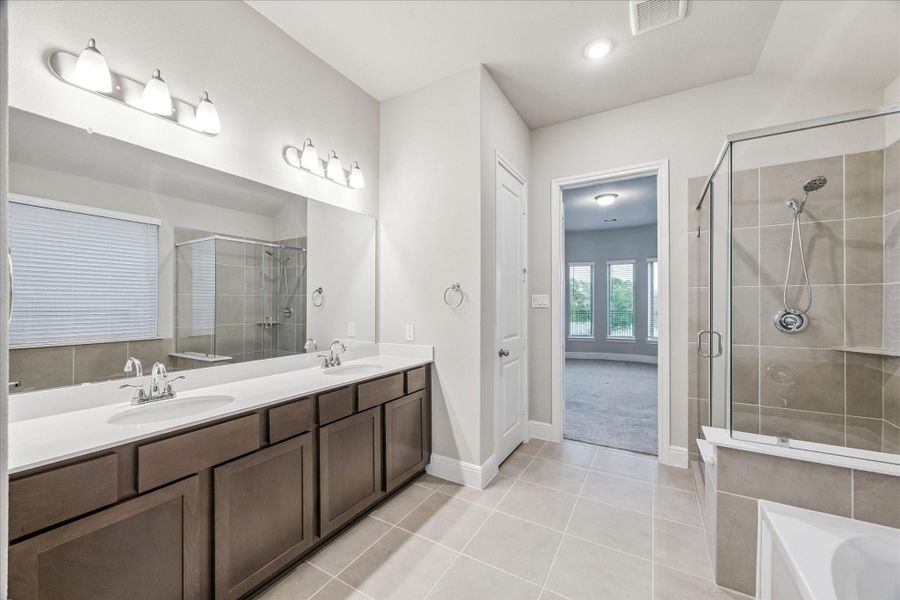 Furnished interior view inside a new home in Edgewater, Webster (Image 9). Furnished interior view inside a new home in Edgewater, Webster (Image 9).