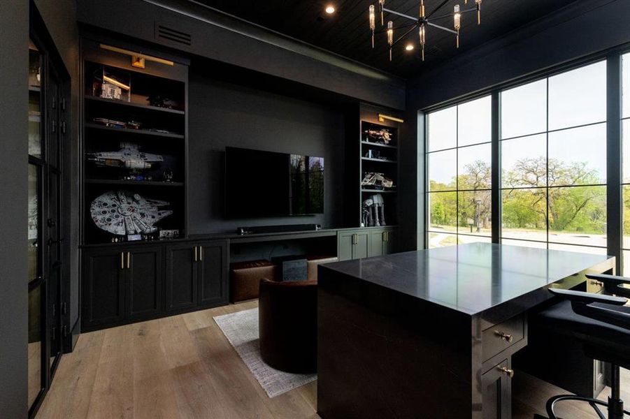 Great built in storage and shelving