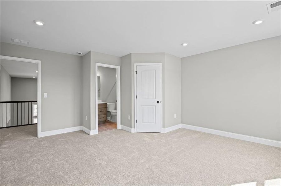 Spacious, unfurnished interior of a new home in Governor’s Preserve, Canton (Image 35).