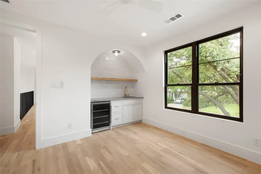 Spacious, unfurnished interior of a new home in , Dallas (Image 21). Spacious, unfurnished interior of a new home in , Dallas (Image 21).