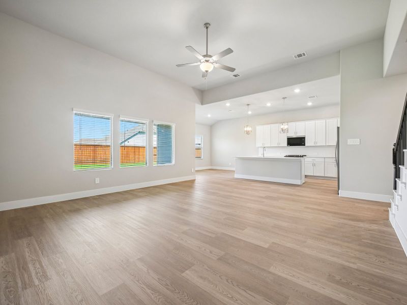 Spacious, unfurnished interior of a new home in Lakehaven - Premier Series, Farmersville (Image 14).
