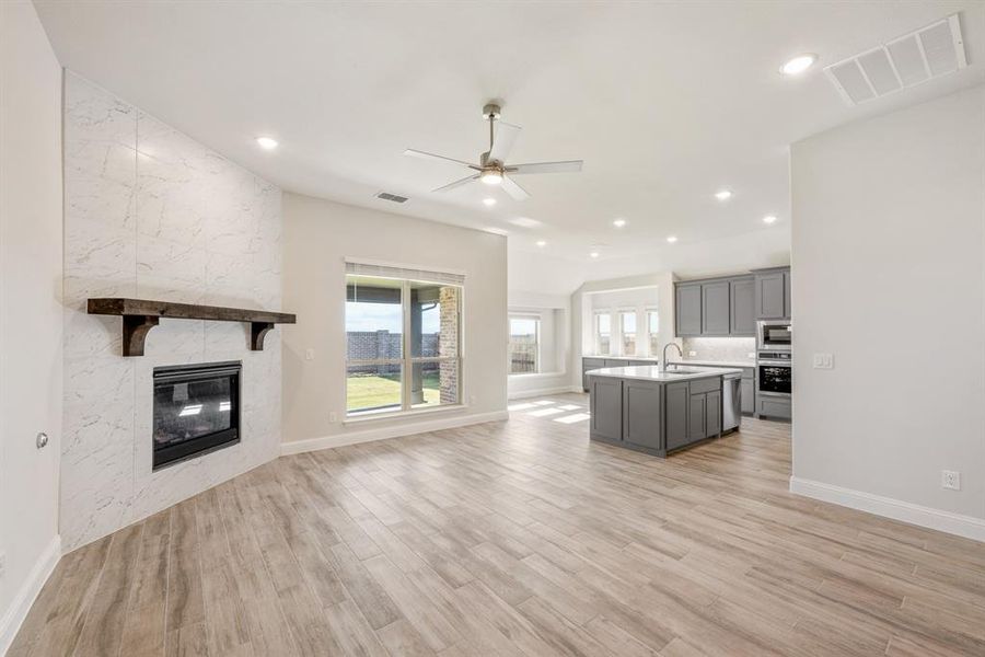 Spacious, unfurnished interior of a new home in Sonoma Verde, McLendon-Chisholm (Image 15).