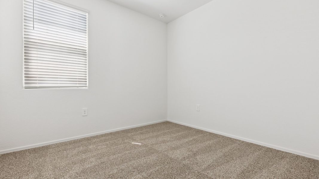 Spacious, unfurnished interior of a new home in Rio Rancho Estates, Wittmann (Image 24).