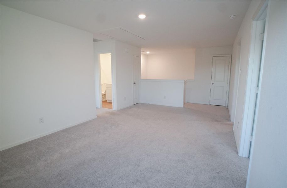 Spacious, unfurnished interior of a new home in Millers Pond: Watermill Collection, Rosenberg (Image 26).