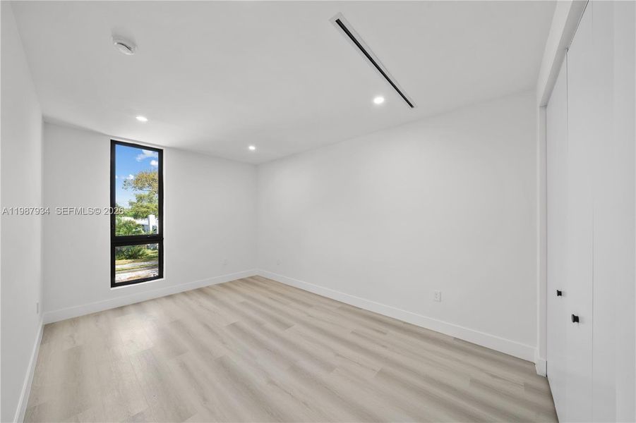 Spacious, unfurnished interior of a new home in , Miami (Image 17).